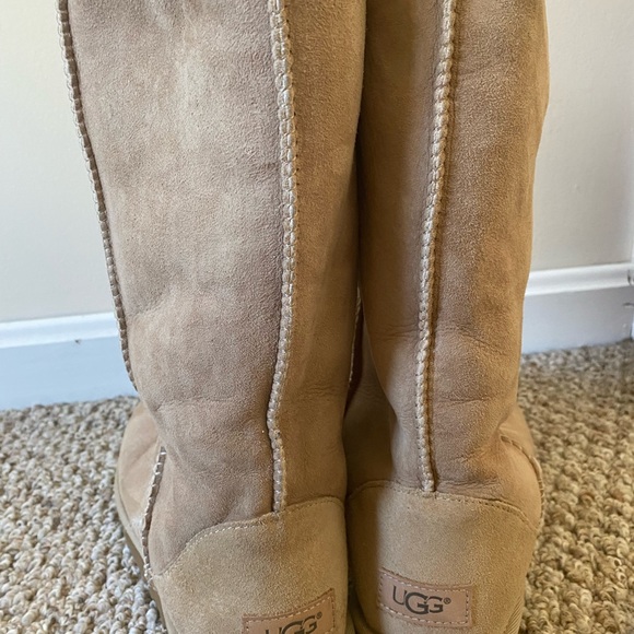 Ugg - Picture 4 of 5